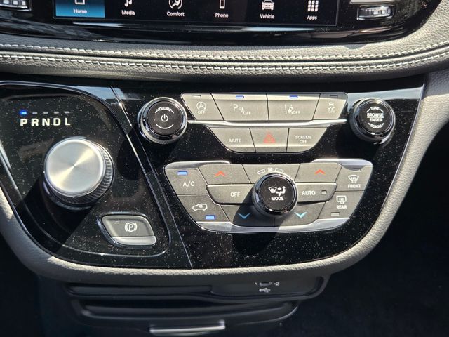 New 2026 Blue Chrysler Select image 19