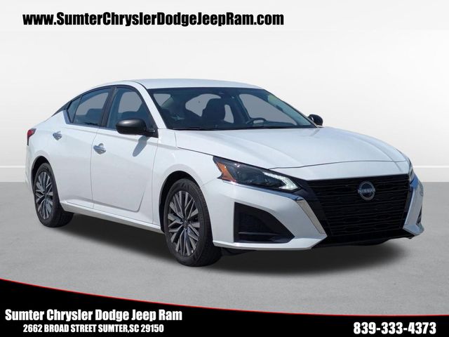 Glacier White 2025 Nissan Altima 2.5 SV FWD Sedan Front-Wheel Drive Continuously Variable Transmission