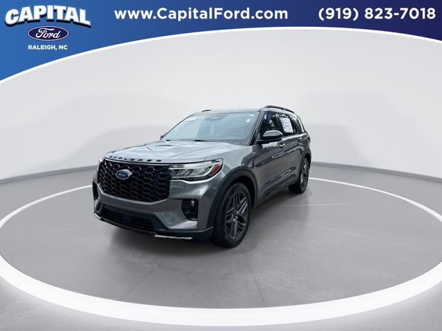 Used 2025 Gray Ford ST-Line image 4
