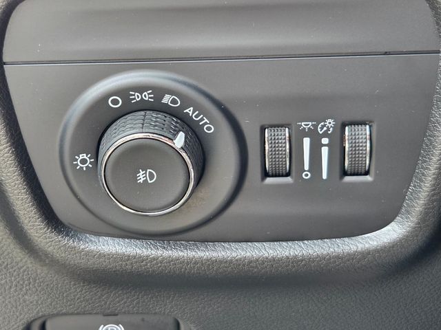 Used 2025 Jeep Grand Cherokee SUV