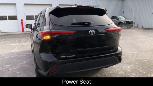 2023 Toyota Highlander LE 7