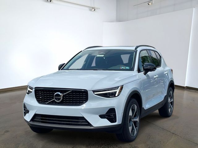 White (Cloud) 2026 Volvo XC40 SUV / Crossover All-Wheel Drive Automatic