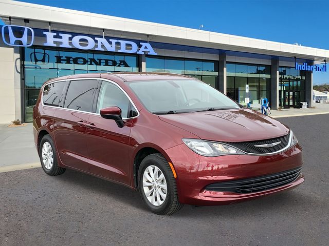 2017 Chrysler Pacifica Touring 1