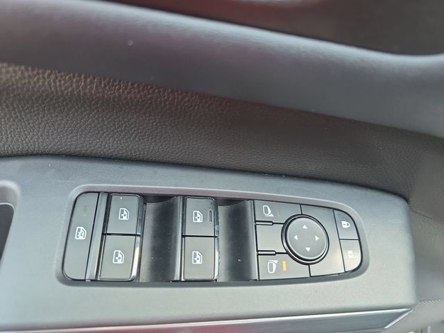 Used 2023 2 Tone White / Black Roof Nissan Rock Creek image 28