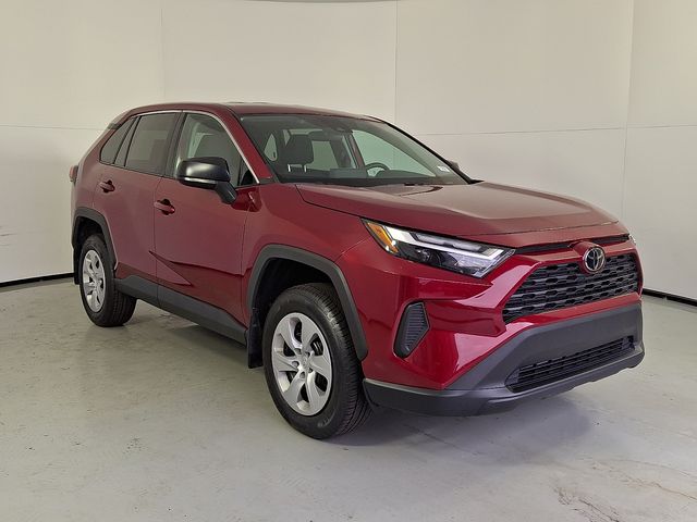 2024 Toyota RAV4 LE's photo