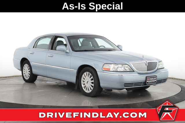 White 2005 Lincoln Town Car Sedan Rear-Wheel Drive 4-Speed Automatic Overdrive