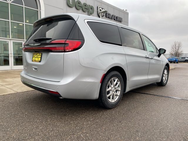 2026 Chrysler Pacifica Select - Silver Mist Clearcoat exterior view 5