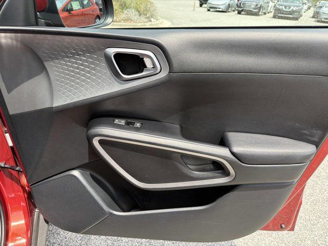 2024 Kia Soul LX - Photo 15