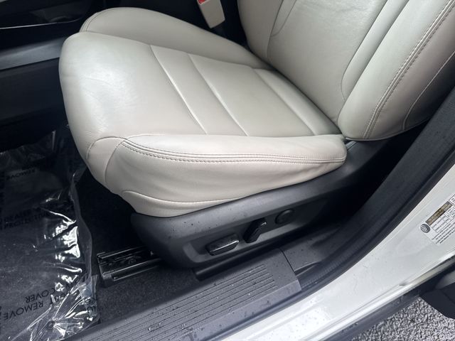 Used 2023 White Nissan SL image 30