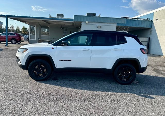 2023 Jeep Compass Trailhawk photo 2