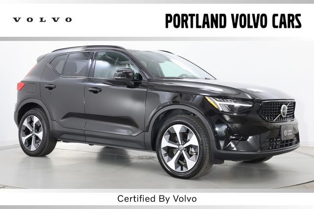 2025 Volvo XC40 B5 Plus Dark Theme AWD