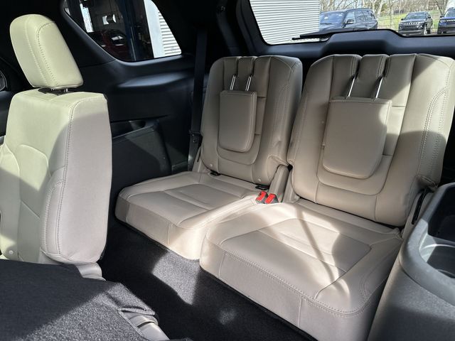 Used 2018 Gray Ford XLT image 28