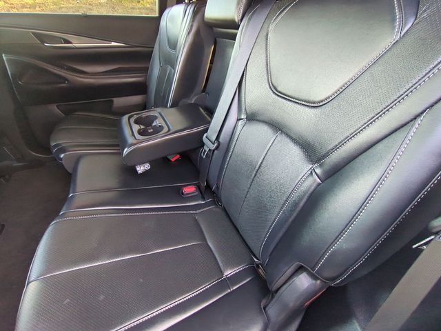 Used 2023 White INFINITI LUXE image 28