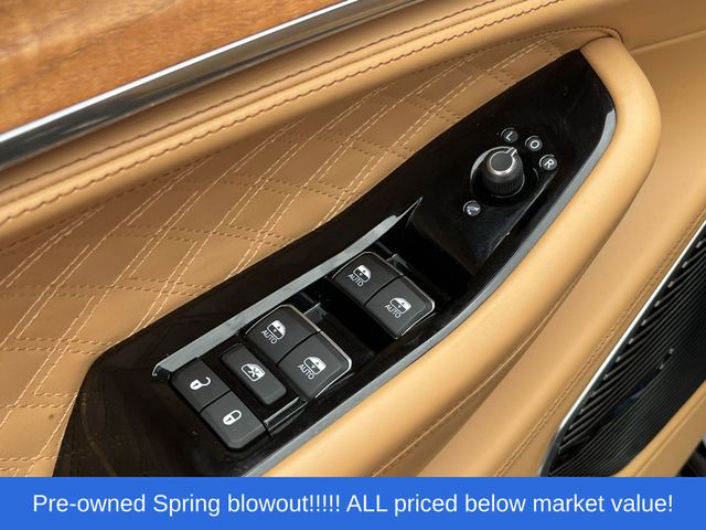 Used 2022 Diamond Black Jeep Summit Reserve image 16