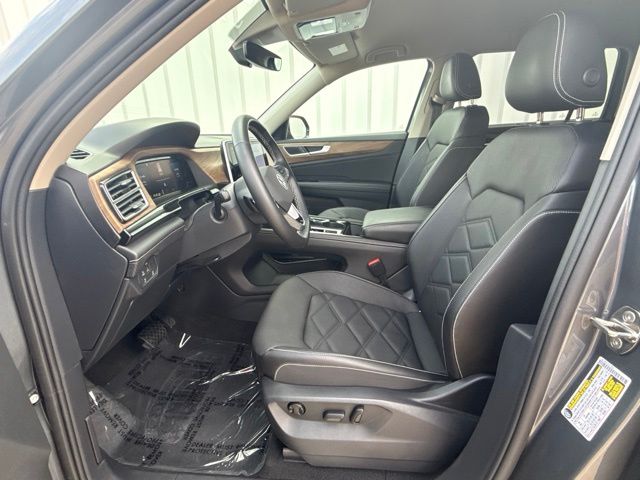 2025 Volkswagen Atlas 2.0T SE w/Technology:L168456A