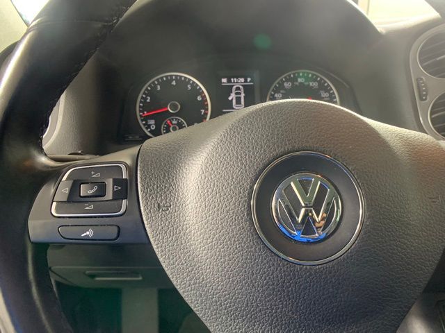 2015 Volkswagen Tiguan S 17