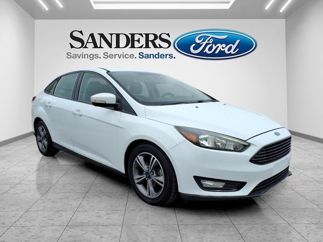 Oxford White 2017 Ford Focus SE Sedan Front-Wheel Drive 6-Speed Automatic
