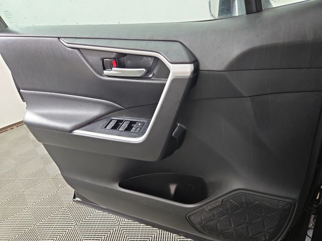 2022 Toyota RAV4 XLE photo