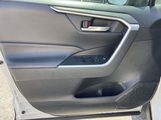 Used 2019  Toyota XLE image 14