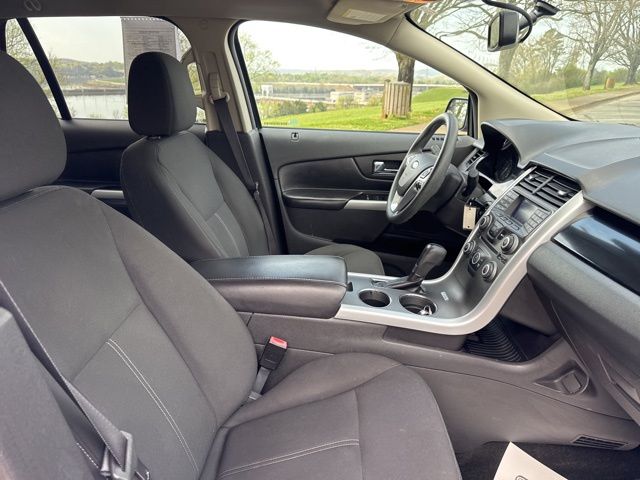 Used 2014 Blue Ford SE image 10