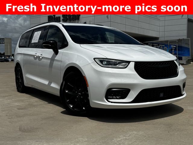 2025 Chrysler Pacifica Limited White at Big Star Chrysler Jeep Dodge Ram 