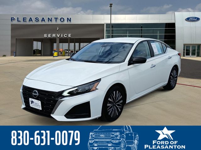 Glacier White 2025 Nissan Altima Sedan Front-Wheel Drive Continuously Variable Transmission