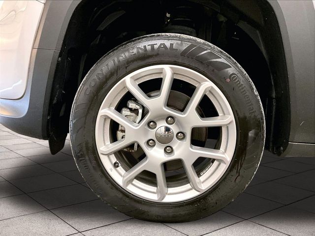 2021 Jeep Renegade Latitude Silver at South Hills Kia