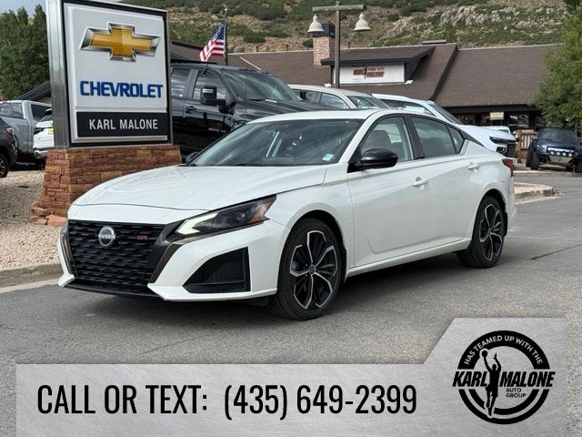 Pearl White Tricoat 2024 Nissan Altima Sedan All-Wheel Drive Continuously Variable Transmission