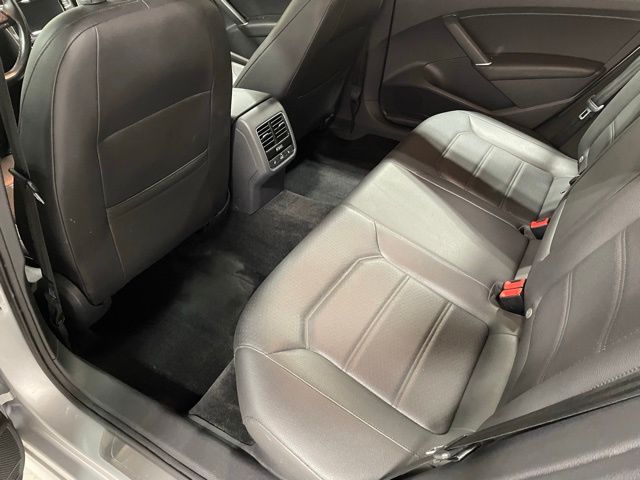 2017 Volkswagen Passat 1.8T SE photo