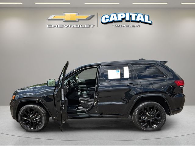 Used 2022 Black Jeep Laredo X image 3
