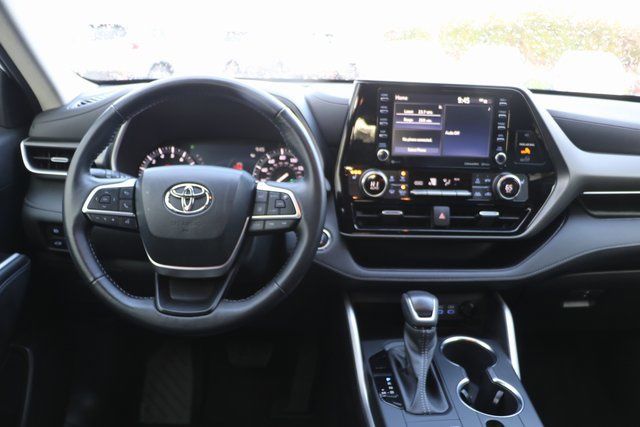 2022 Toyota Highlander XLE 16