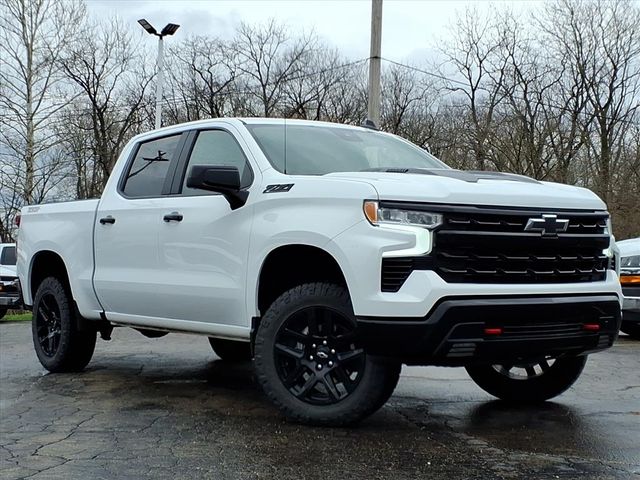 Summit White 2025 Chevrolet Silverado 1500 LT Trail Boss Crew Cab 4WD Pickup Truck Four-Wheel Drive Automatic