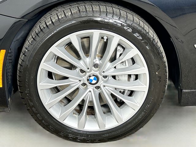 2021 BMW 5 Series 540i xDrive 33