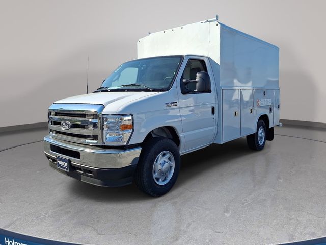 Oxford White 2027 Ford E-Series Chassis Pickup Truck Rear-Wheel Drive 6-Speed Automatic