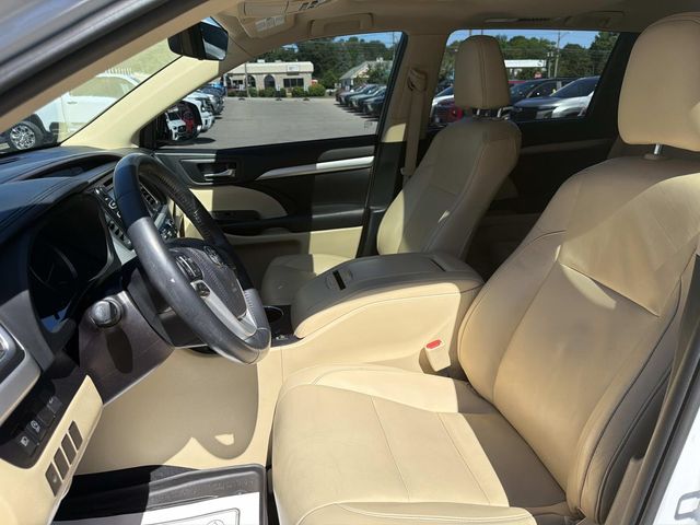 2019 Toyota Highlander - Image 24