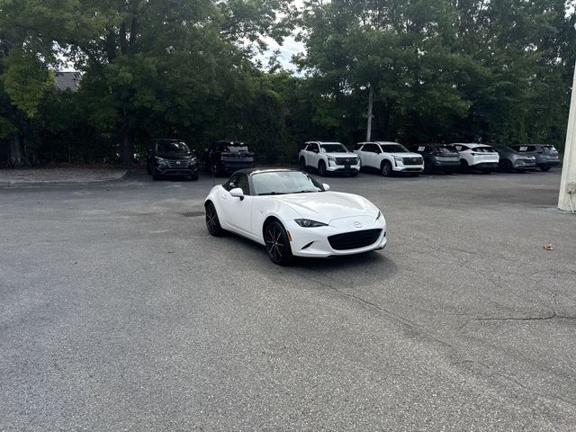 Used 2024 White Mazda Grand Touring image 3