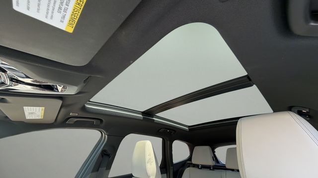 Used 2024 White BMW xDrive28i image 19