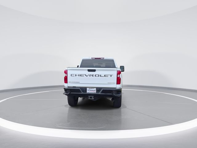 Used 2024 White Chevrolet Custom image 7