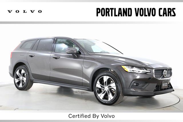 2025 Volvo V60 Cross Country B5 Plus AWD