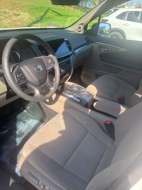 View vehicle photo 5