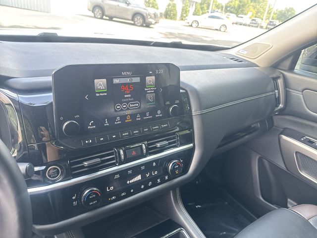 Used 2023 White Nissan Platinum image 24