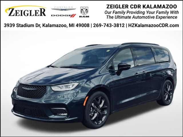 Fathom Blue Pearlcoat 2025 Chrysler Pacifica Minivan Front-Wheel Drive 9-Speed Automatic