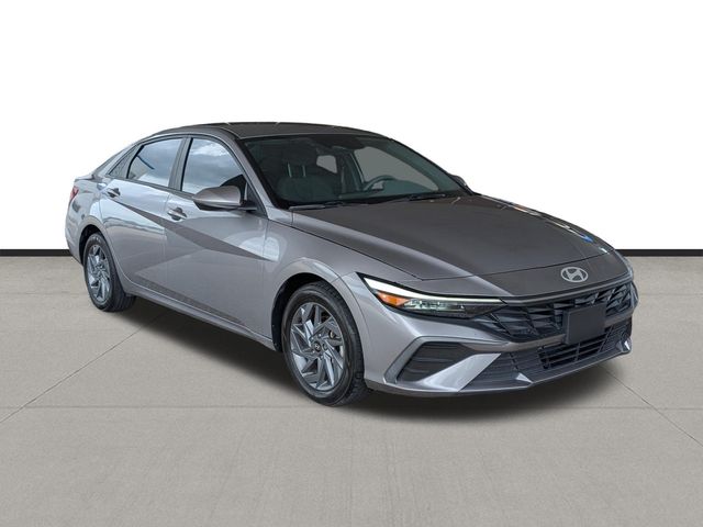 2024 Hyundai Elantra SEL Silver at Community Toyota