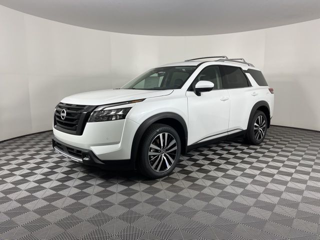2025 Everest White Pearl Tricoat Nissan Pathfinder Platinum 4X4 SUV