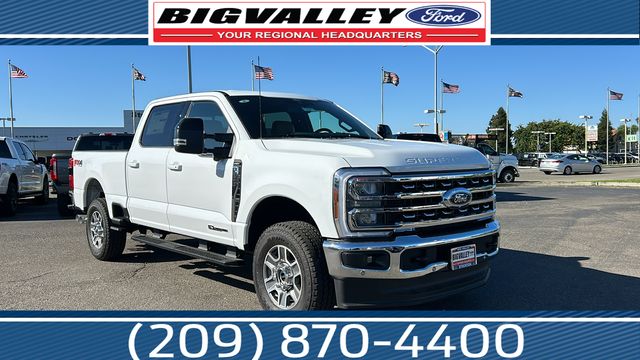 Oxford White 2026 Ford F-250 Super Duty Lariat Crew Cab 4WD Pickup Truck Four-Wheel Drive Automatic