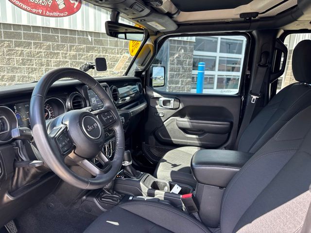 Used 2022 Black Jeep Unlimited Sport Altitude image 17