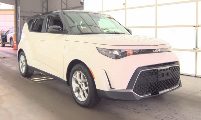 Clear White w/Black Roof 2023 Kia Soul S FWD SUV / Crossover Front-Wheel Drive Continuously Variable Transmission