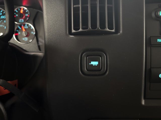 New 2026 Summit White Chevrolet Work Van image 25
