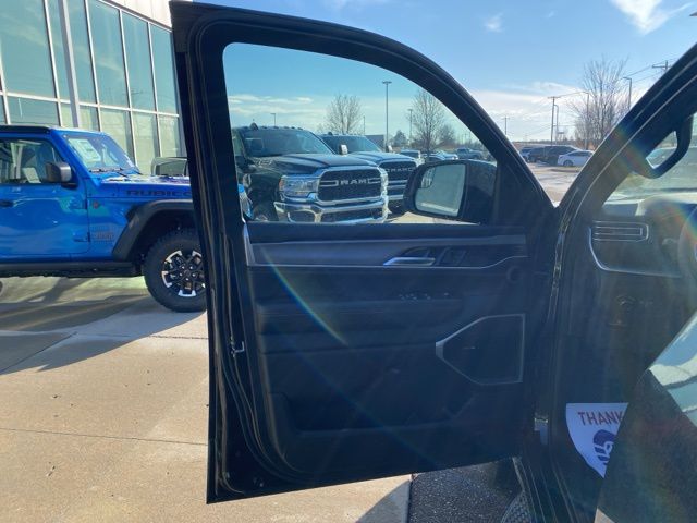 2026 Jeep Grand Wagoneer Limited - High Gloss Black exterior view 9