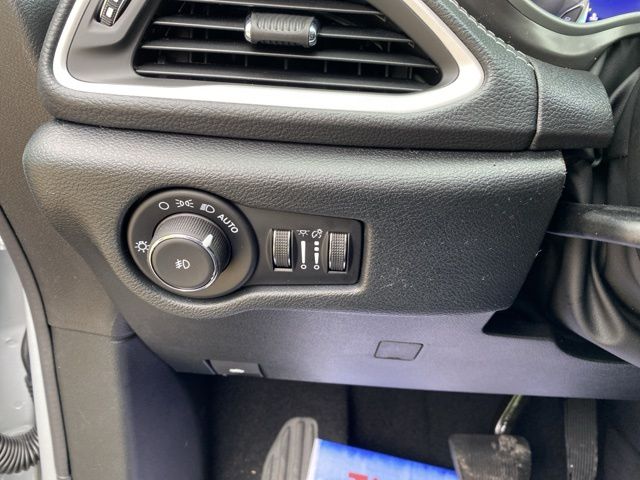 2026 Chrysler Pacifica Select - Silver Mist Clearcoat exterior view 14